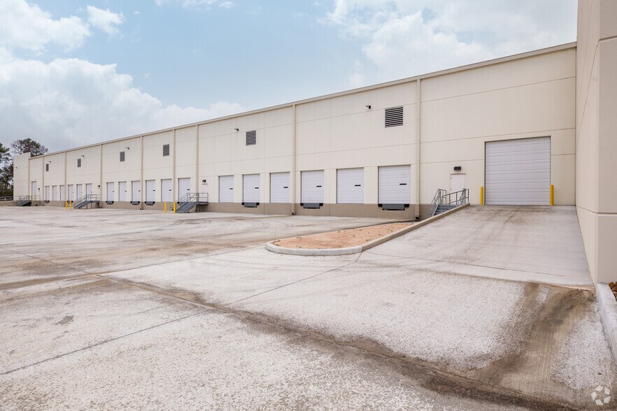 More Photos Of 7491 Rankin Rd, Humble Distribution For Lease