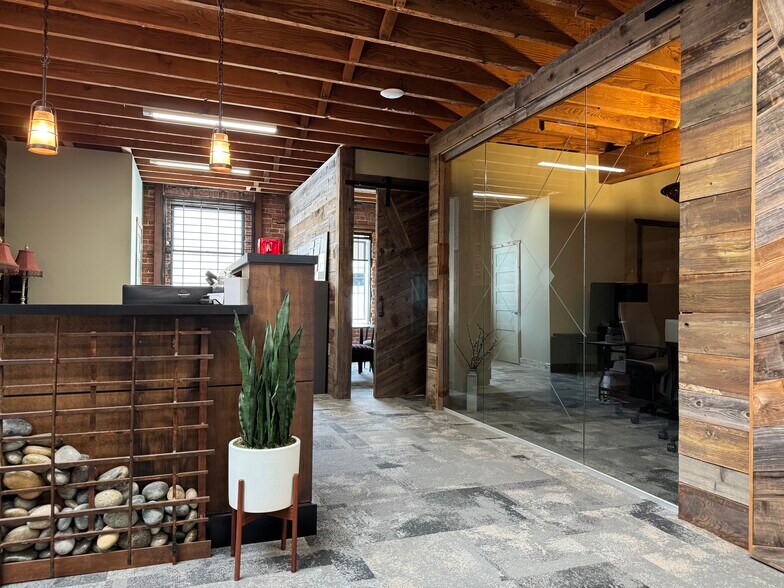 More Photos Of 914 Macdonald Ave, Richmond Storefront Retail Office For Lease