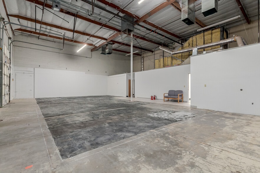 More Photos Of 104 S 54th St, Chandler Flex For Lease