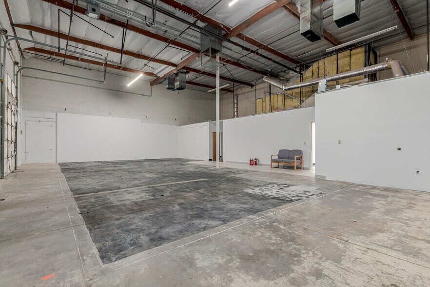 More Photos Of 104 S 54th St, Chandler Flex For Lease