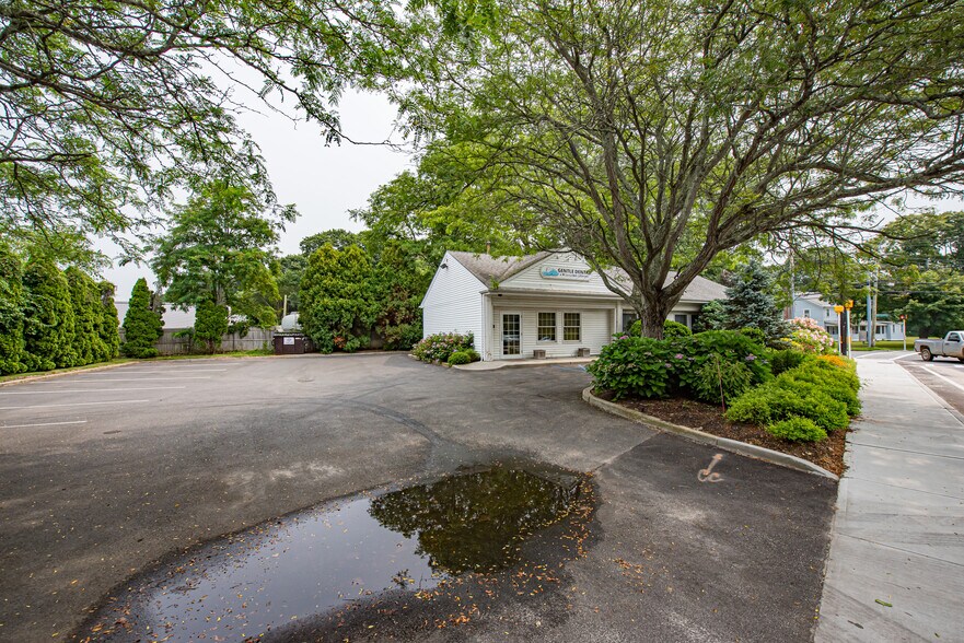 More Photos Of 63 Eastport Manor Rd, Eastport Office For Sale
