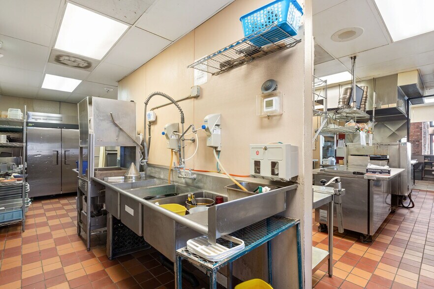 More Photos Of 1138 Yellowstone, Pocatello Restaurant For Sale