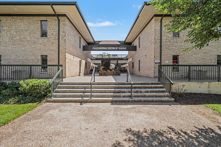 More Photos Of 10875 Main St, Fairfax Medical For Sale