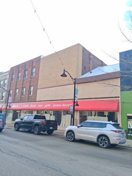 More Photos Of 108-112 E Main St, Belleville General Retail For Sale