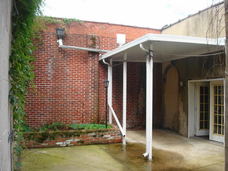 More Photos Of 314 William St, Fredericksburg Storefront For Lease