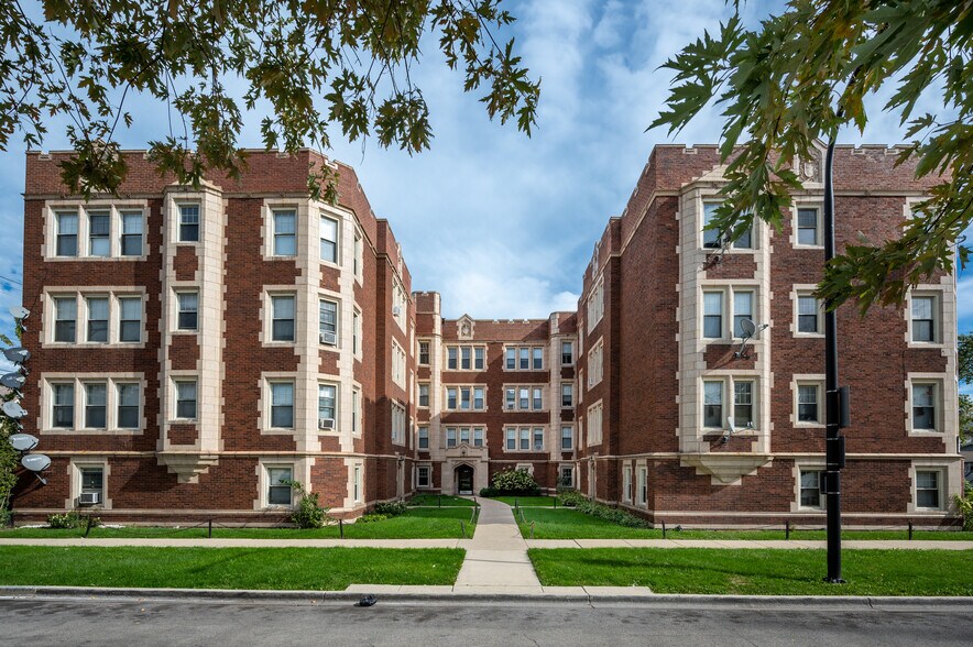 Primary Photo Of 2341 S 53rd Ave, Cicero Apartments For Sale