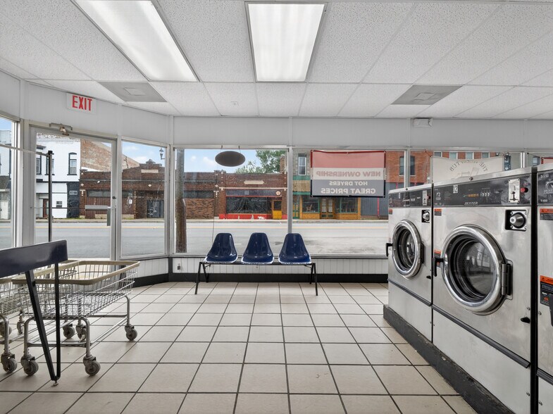 More Photos Of 217 State St, Ashley General Retail For Sale