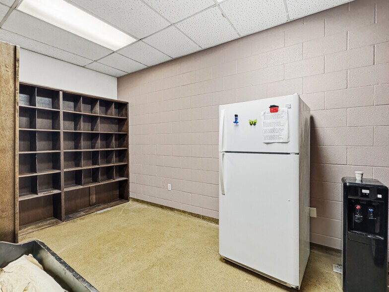 More Photos Of 1212 Air Depot, Midwest City Office For Lease