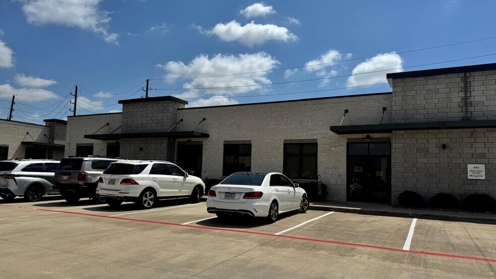 More Photos Of 12440 Emily Ct, Sugar Land Office Residential For Lease
