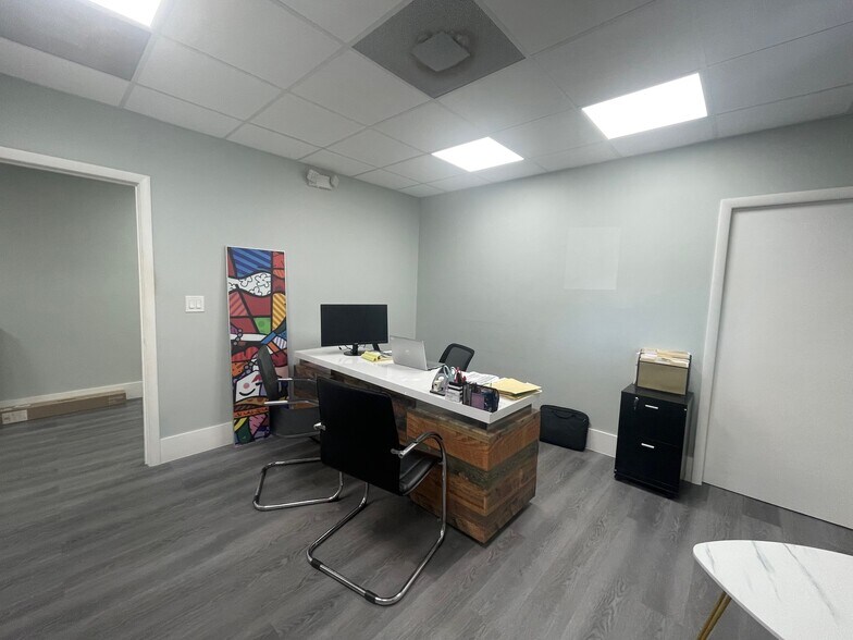 More Photos Of 519 SE 32nd Ct, Fort Lauderdale Warehouse For Lease