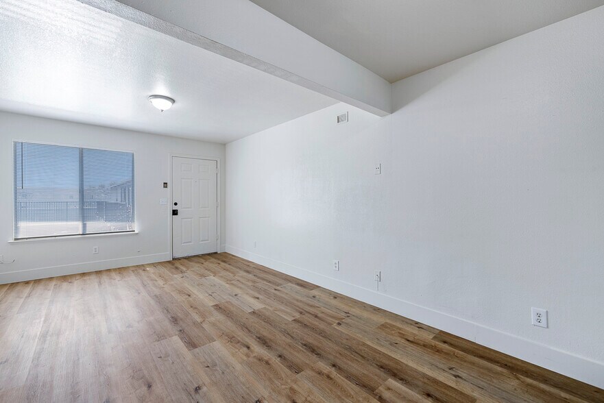 More Photos Of 1911 E Saginaw Way, Fresno Apartments For Sale