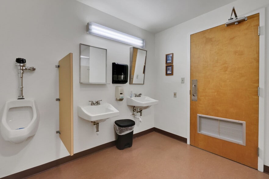 More Photos Of 6601-6535 Chester Ave, Jacksonville Continuing Care Retirement Community For Lease