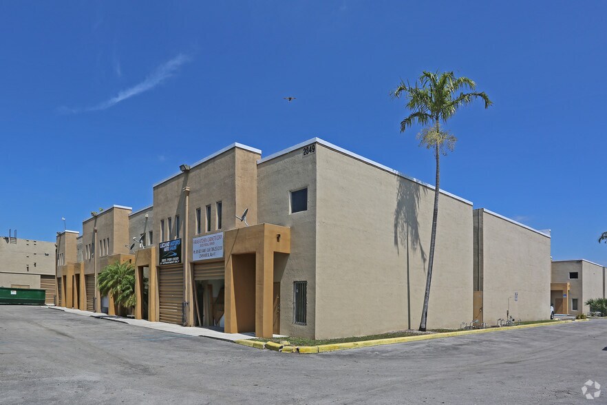 Primary Photo Of 2345 W 80th St, Hialeah Warehouse For Lease