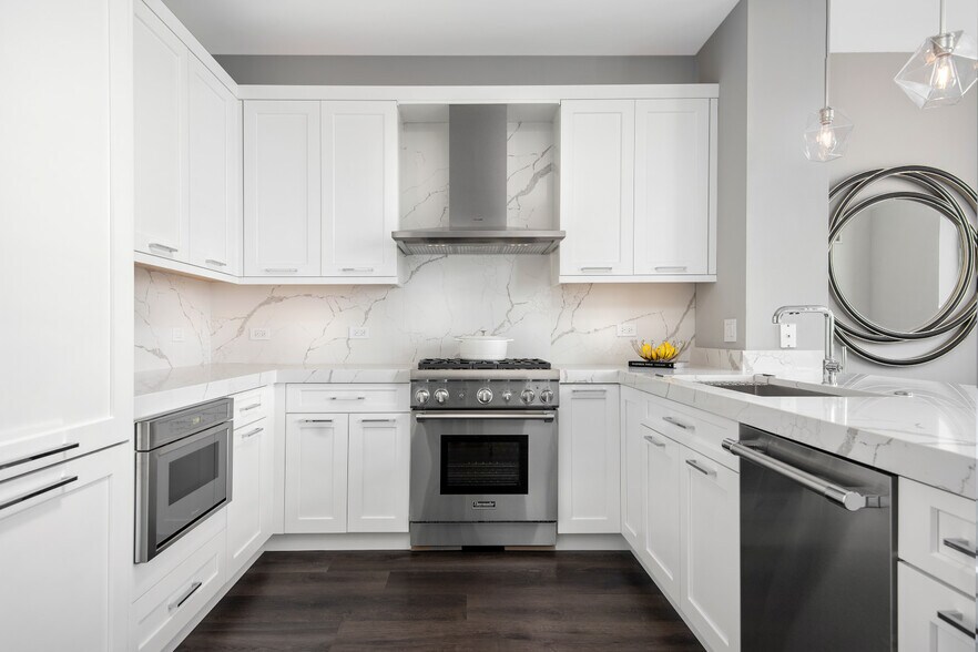 More Photos Of 300 N Canal St, Chicago Apartments For Sale