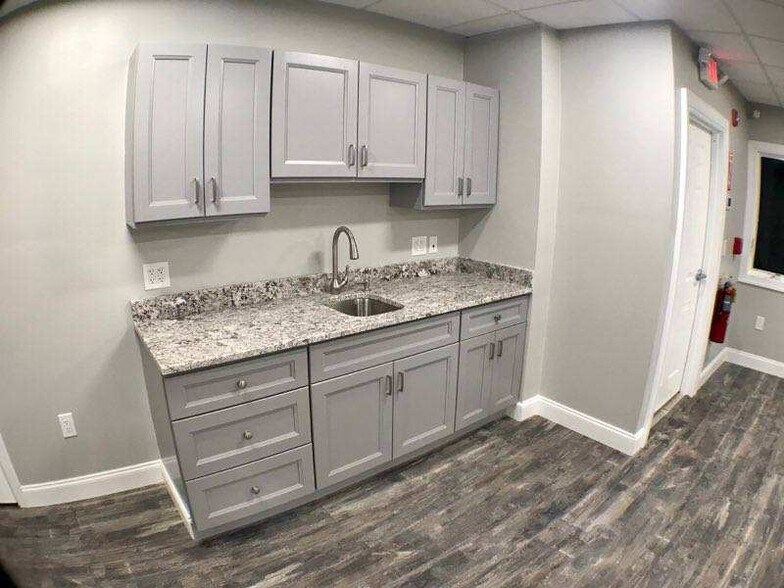 More Photos Of 190 Pulaski Ave, Sayreville Medical For Lease