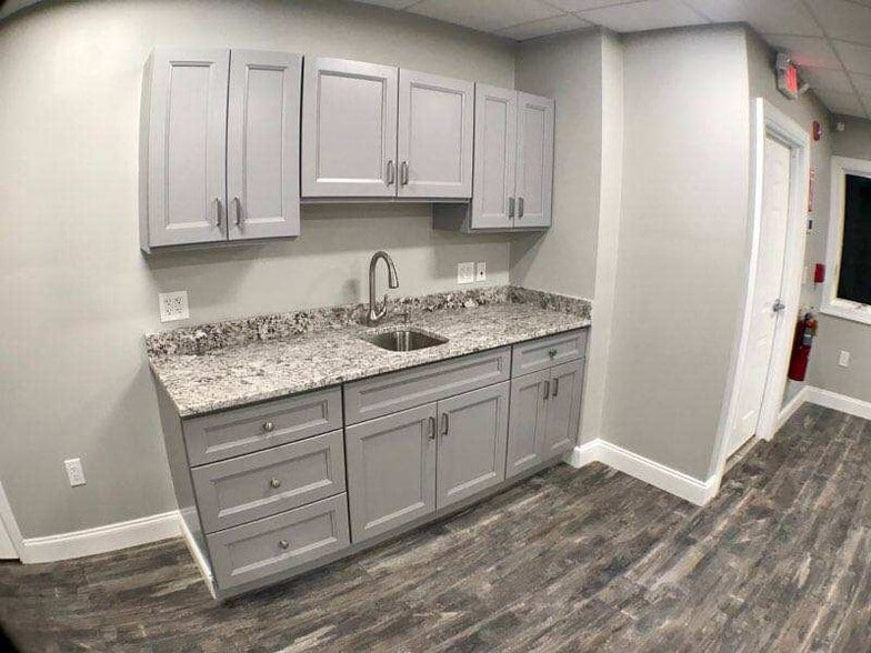 More Photos Of 190 Pulaski Ave, Sayreville Medical For Lease