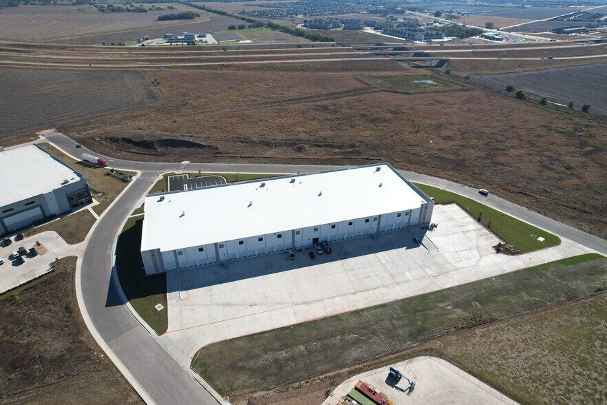 More Photos Of 2605 Dewitt St, Lockhart Distribution For Lease