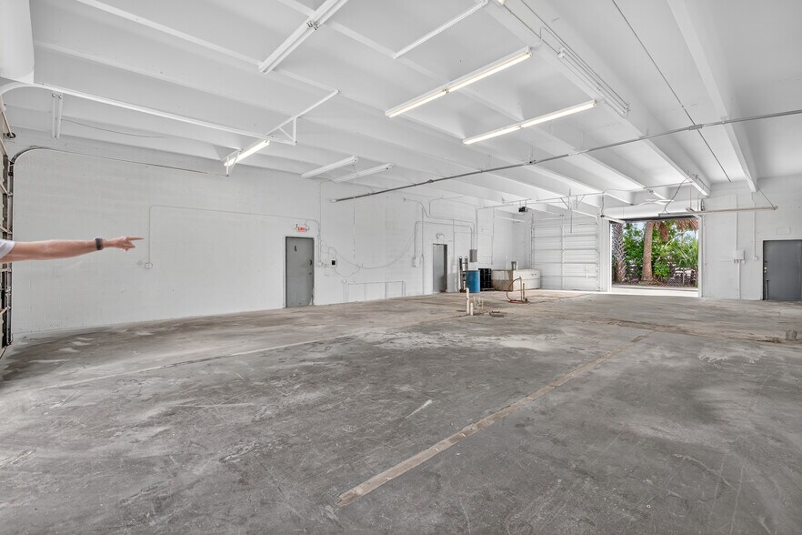 More Photos Of 1460 Cypress Dr, Jupiter Warehouse For Sale