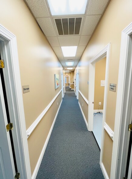 More Photos Of 172 Linden Dr, Winchester Office For Sale
