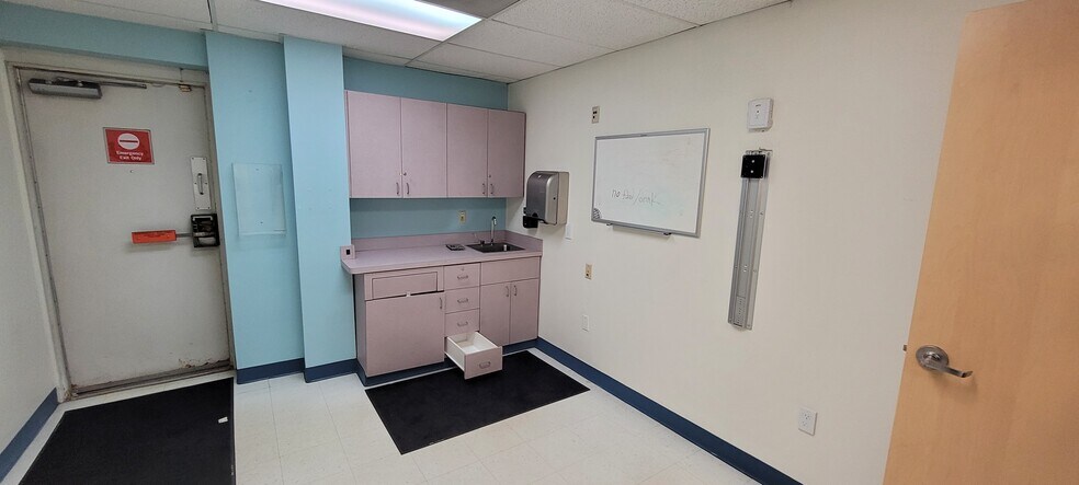 More Photos Of 11709 Lorain Ave, Cleveland Medical For Lease