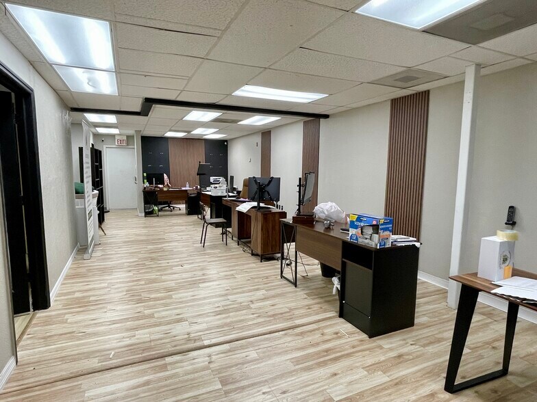 More Photos Of 2119 W Brandon Blvd, Brandon Storefront Retail Office For Lease