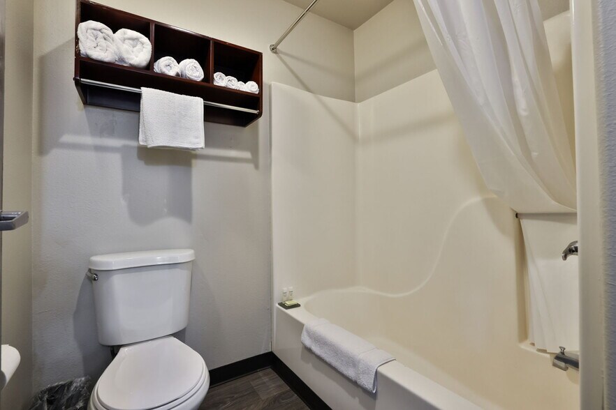 More Photos Of 8350 Razorback Rd, Colorado Springs Hotel For Sale