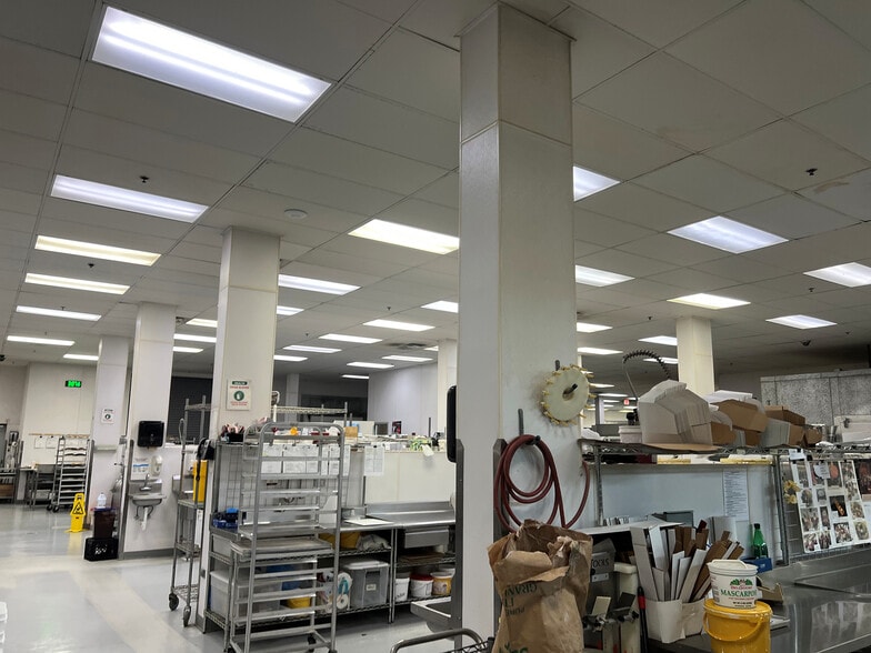 More Photos Of 2480-2490 S Wolf Rd, Des Plaines Manufacturing For Sale