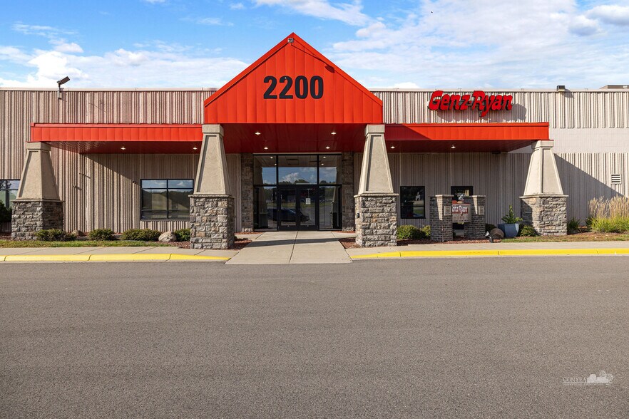 More Photos Of 2200 W Highway 13 W, Burnsville Warehouse For Lease