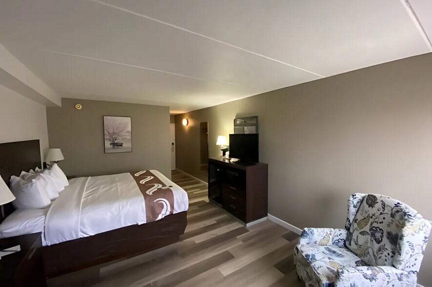 More Photos Of 668 W Kemp St, Rhinelander Hospitality For Sale