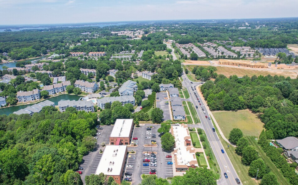 More Photos Of 18047 W Catawba Ave, Cornelius Office For Lease