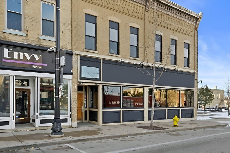 More Photos Of 228 Main St, Racine Restaurant For Sale