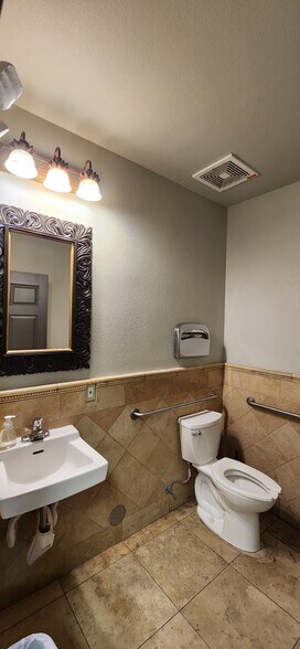 More Photos Of 2050 Mariner Dr, Las Vegas Medical For Sale