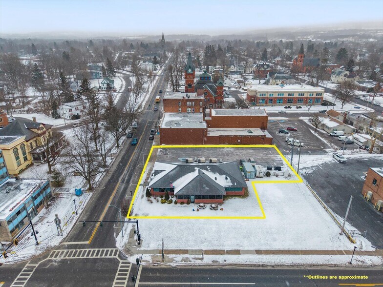 More Photos Of 212 Main St, Oneida General Retail For Sale