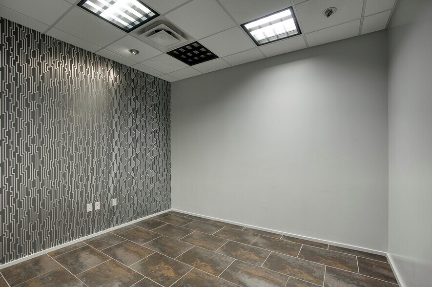 More Photos Of 8438 E Shea Blvd, Scottsdale Medical For Sale