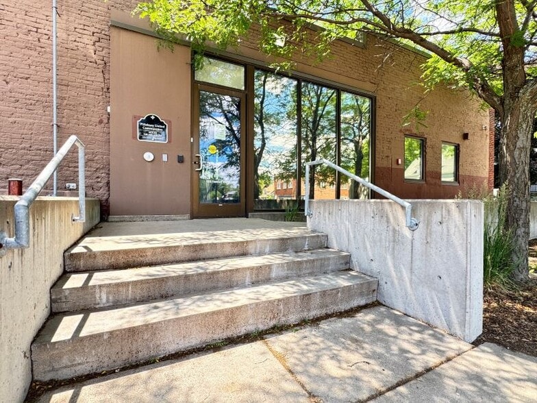 More Photos Of 3650 N Fremont Ave, Minneapolis Office For Sale