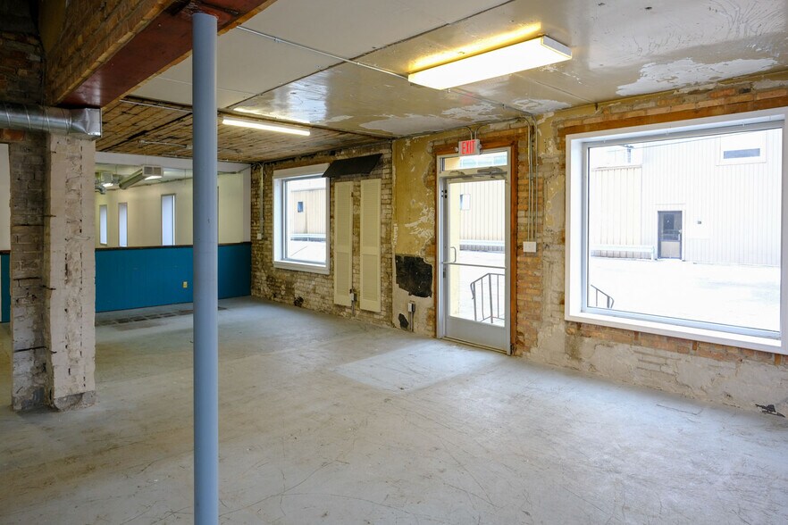 More Photos Of 408 W Main St, Benton Harbor Freestanding For Lease