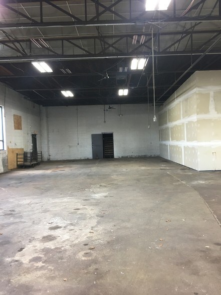 More Photos Of 25 Westwood Ave, New London Warehouse For Sale