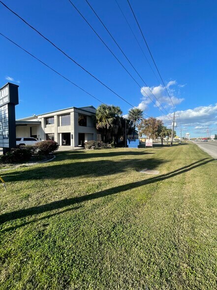 More Photos Of 850 Engineers Rd, Belle Chasse Warehouse For Lease