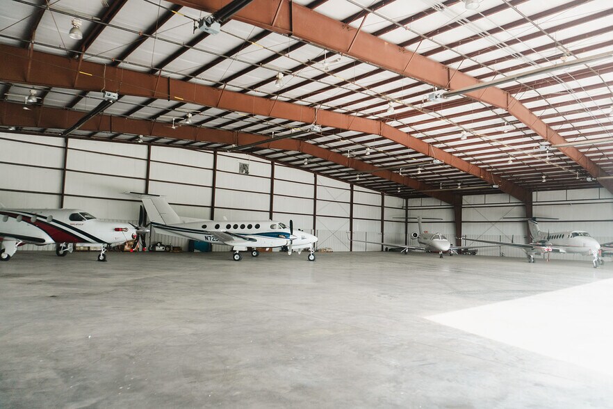 More Photos Of 276 Doug Warpoole Rd, Smyrna Airplane Hangar For Sale