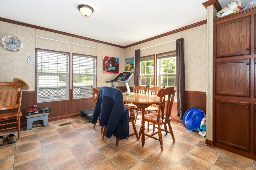 More Photos Of 1219 Private Road 1060, West Plains Recycling Center For Sale