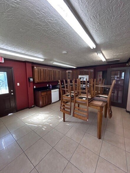 More Photos Of 3020 Beaumont Ave, Liberty Warehouse For Sale