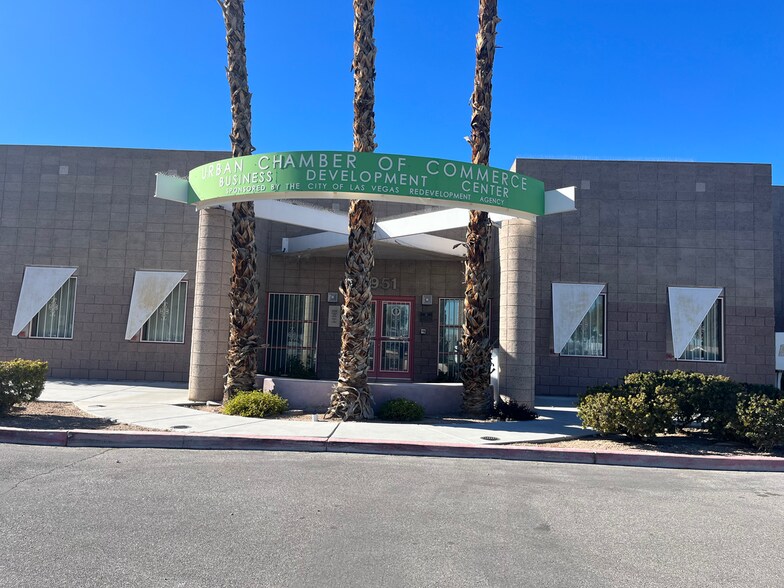 More Photos Of 1951 Stella Lake Dr, Las Vegas Light Distribution For Lease