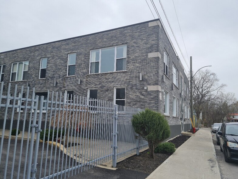 More Photos Of 6270-6290 Rue Périnault, Montréal Industrial For Sale