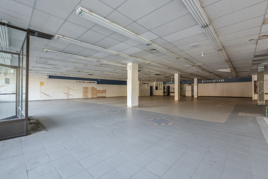 More Photos Of 6490-6498 Rue Beaubien E, Montréal Storefront Retail Office For Lease