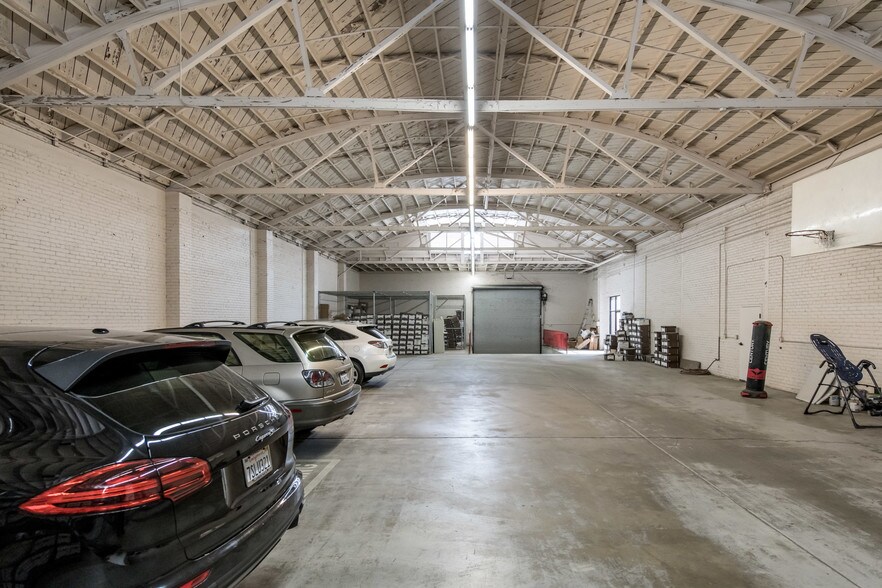 More Photos Of 907-911 Santa Fe Ave, Fresno Flex For Sale