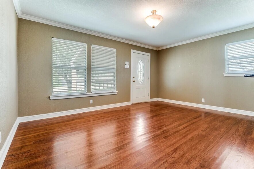 More Photos Of 1003 FM664 Ferris, TX, Red Oak Office For Sale