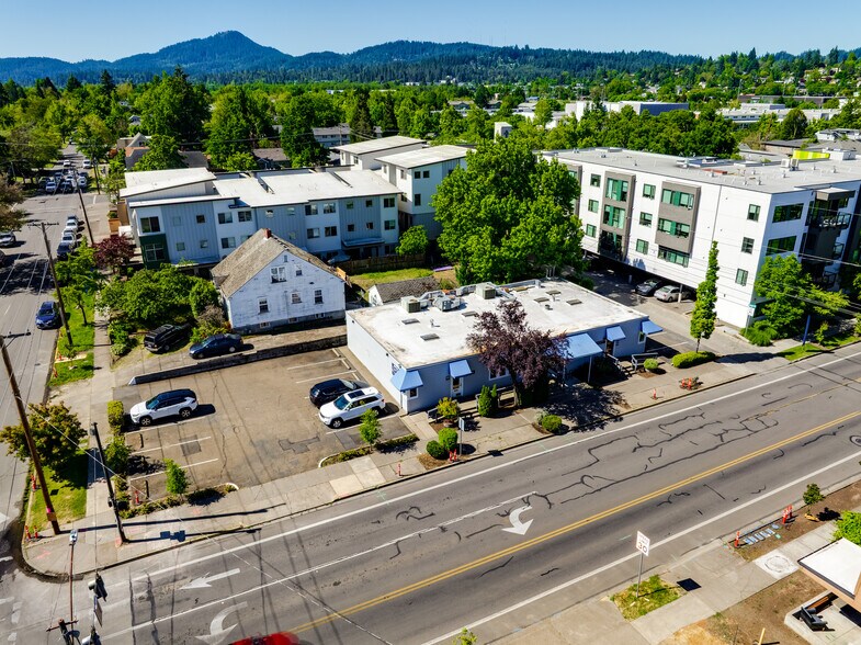 More Photos Of 670-690 18th Ave, Eugene Office For Sale