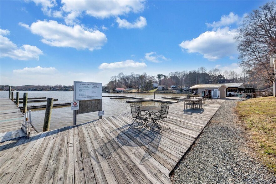 More Photos Of 2200 Old Salem School Rd, Union Hall Marina For Sale
