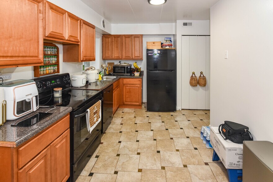 More Photos Of 3809 Clarks Ln, Baltimore Apartments For Sale