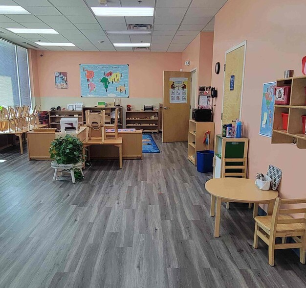 More Photos Of 4229 Lafayette Center Dr, Chantilly Business Park For Sale